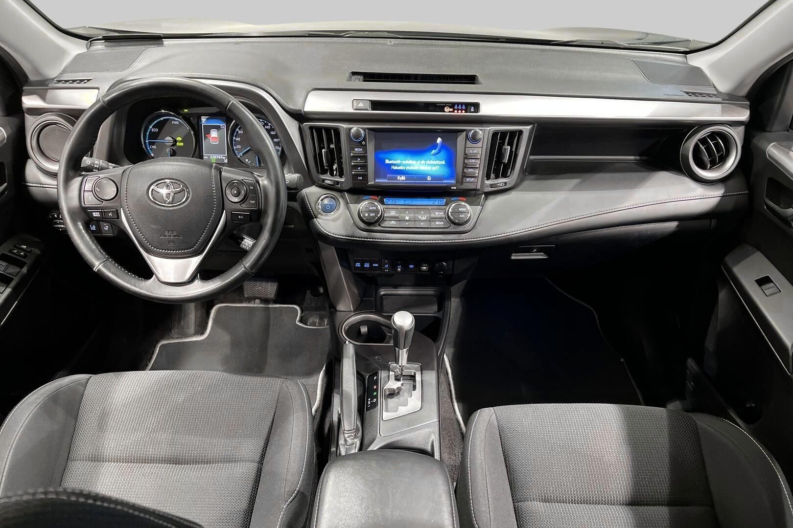 Toyota RAV4 iso kuva 18