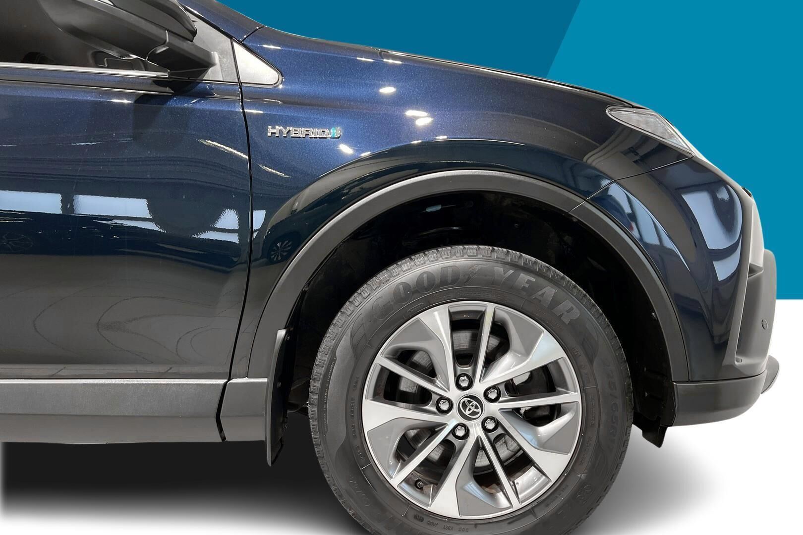 Toyota RAV4 iso kuva 6