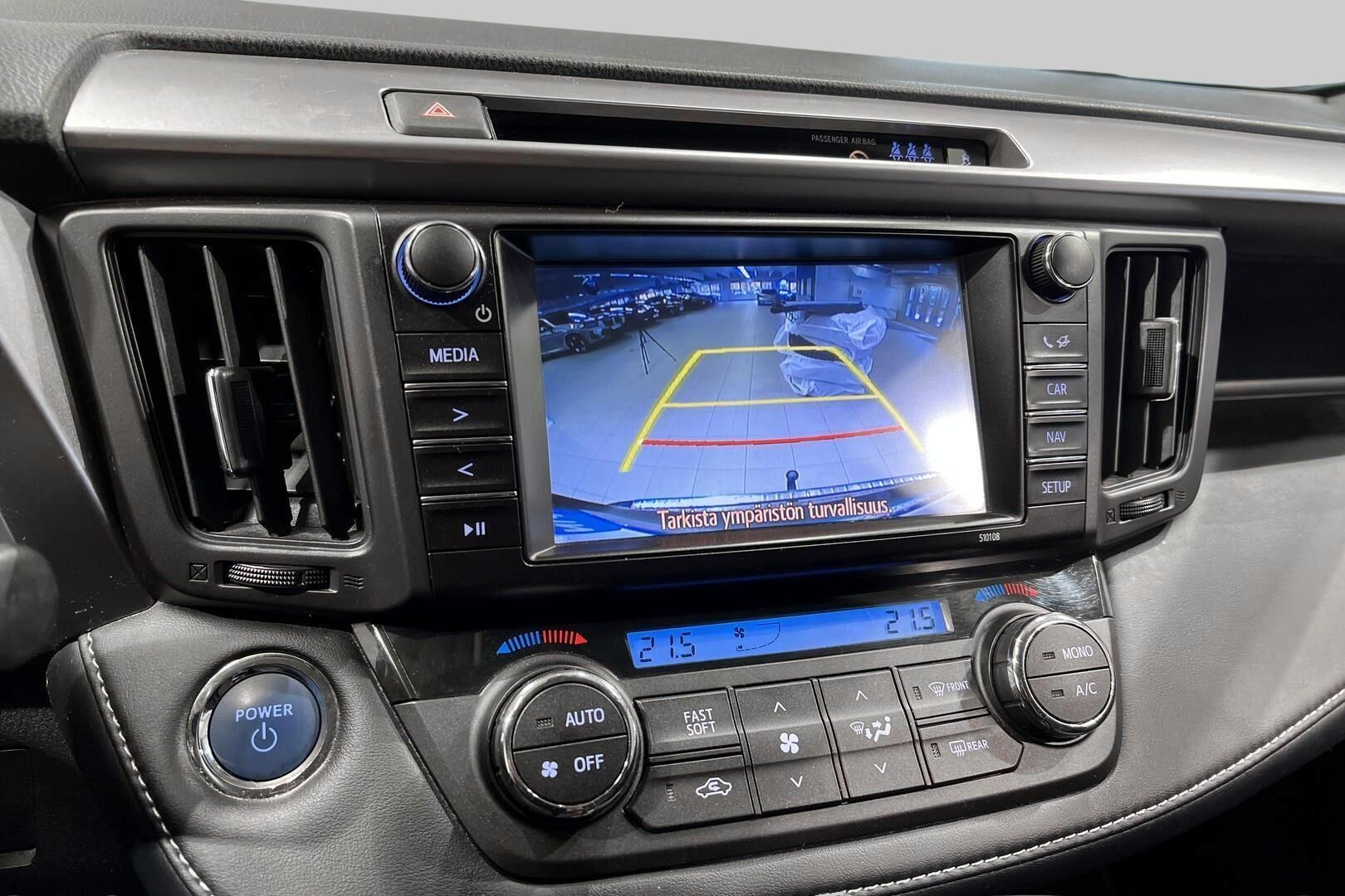 Toyota RAV4 iso kuva 21