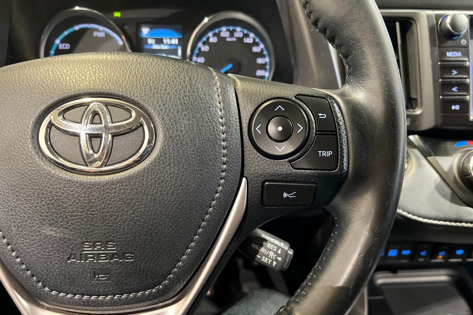 Toyota RAV4 iso kuva 23