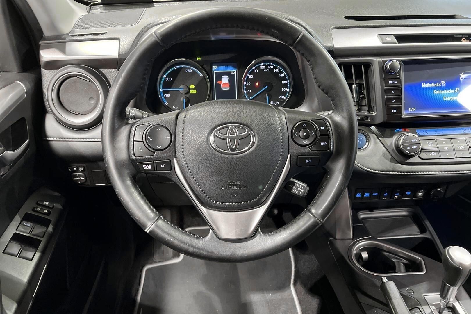 Toyota RAV4 iso kuva 10