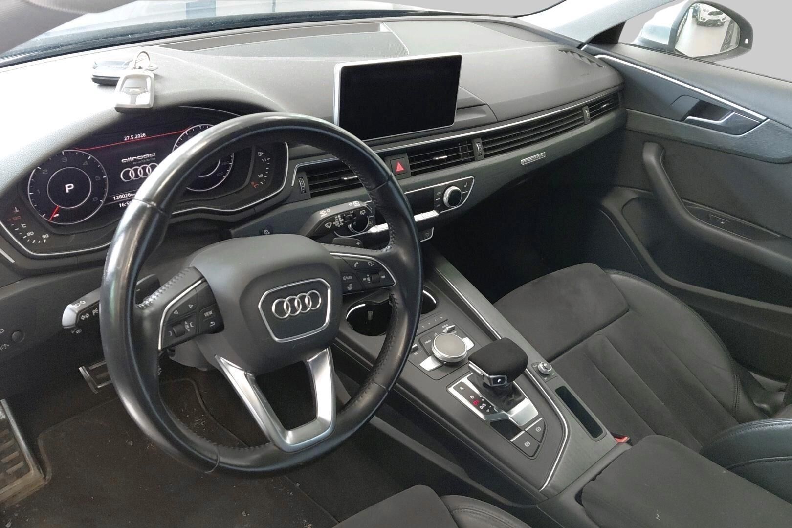 Audi A4 allroad iso kuva 2