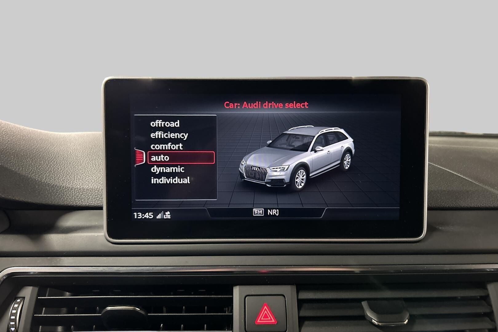 Audi A4 allroad iso kuva 25