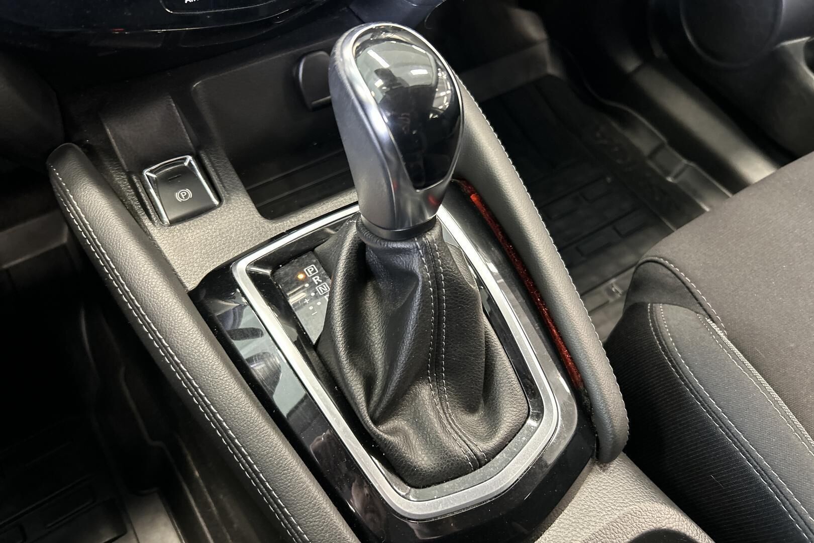 Nissan Qashqai iso kuva 18