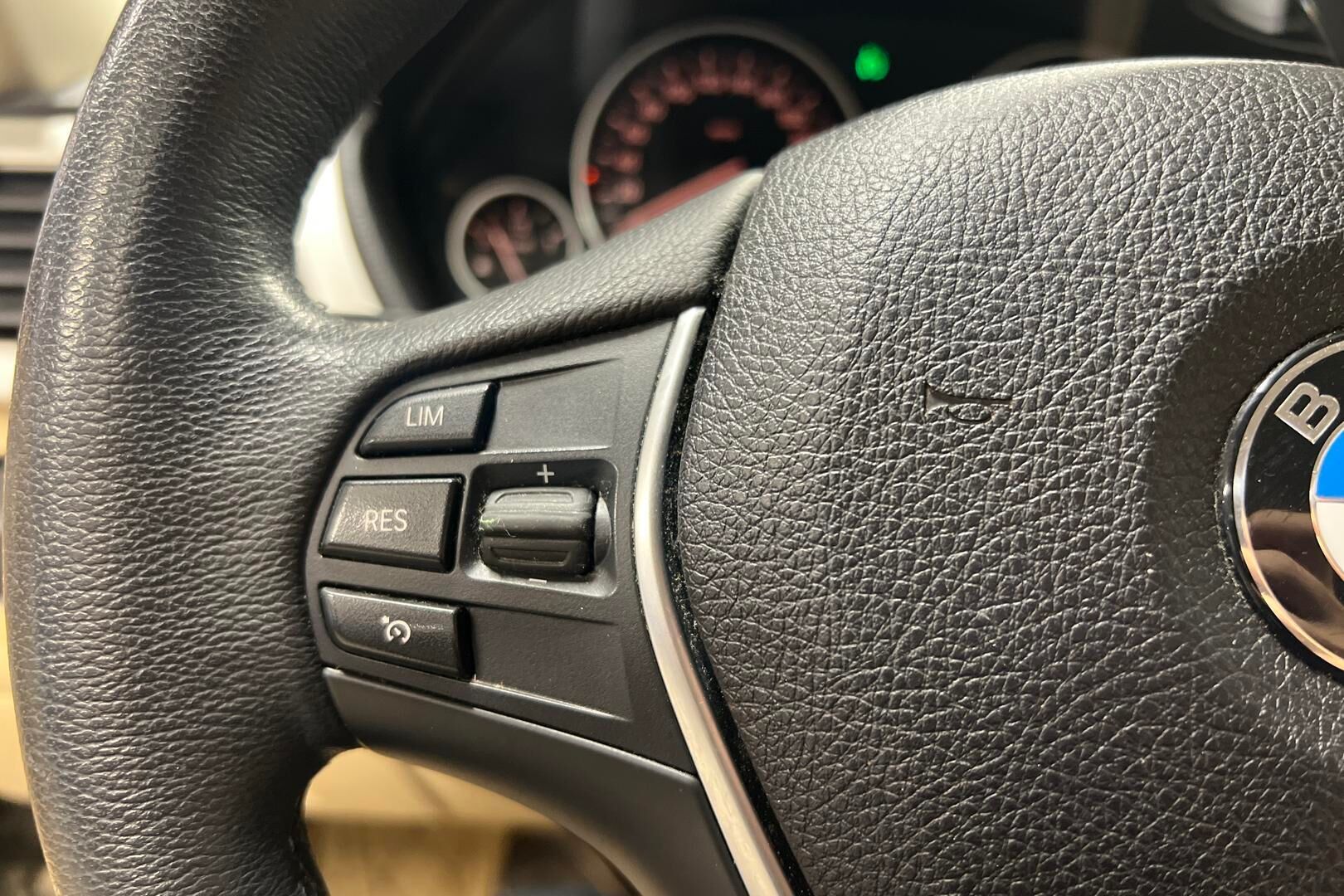 BMW 3-sarja iso kuva 17