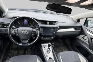 Toyota Avensis esikatselu 1