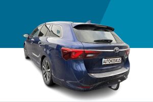 Toyota Avensis esikatselu 2