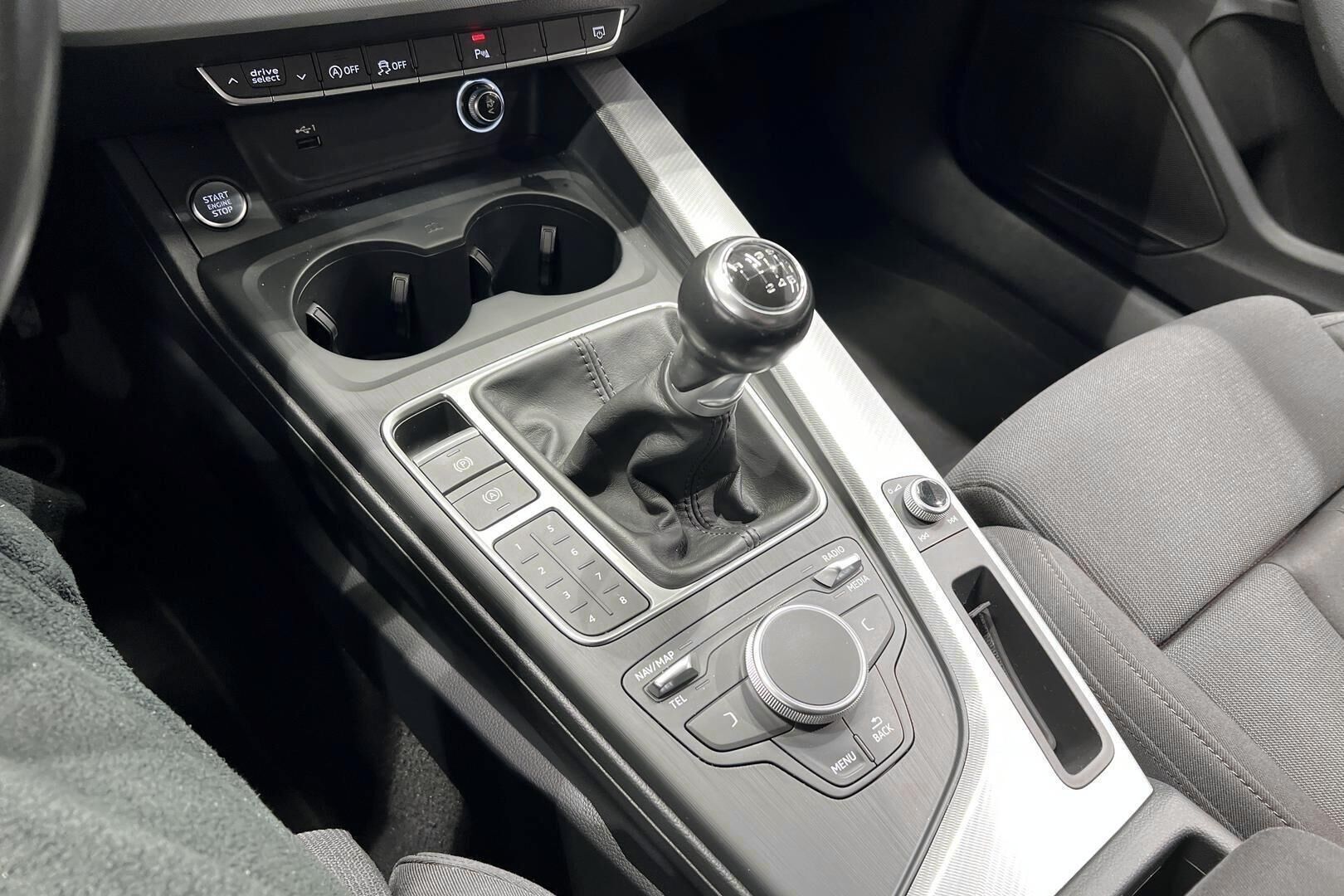 Audi A4 iso kuva 23
