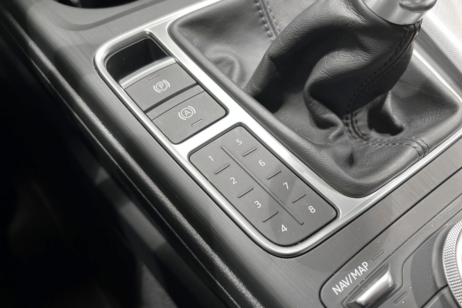 Audi A4 iso kuva 24