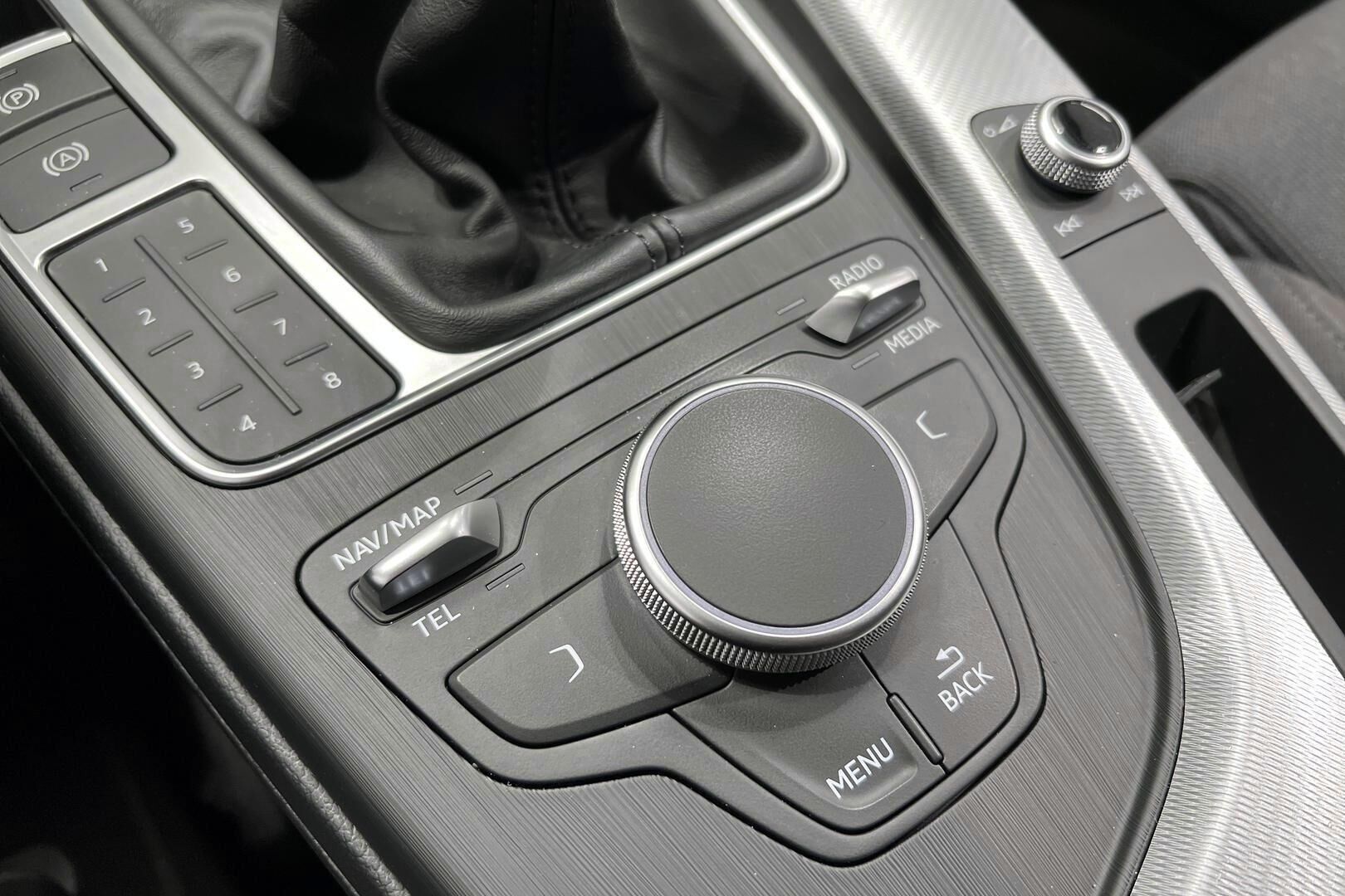 Audi A4 iso kuva 25