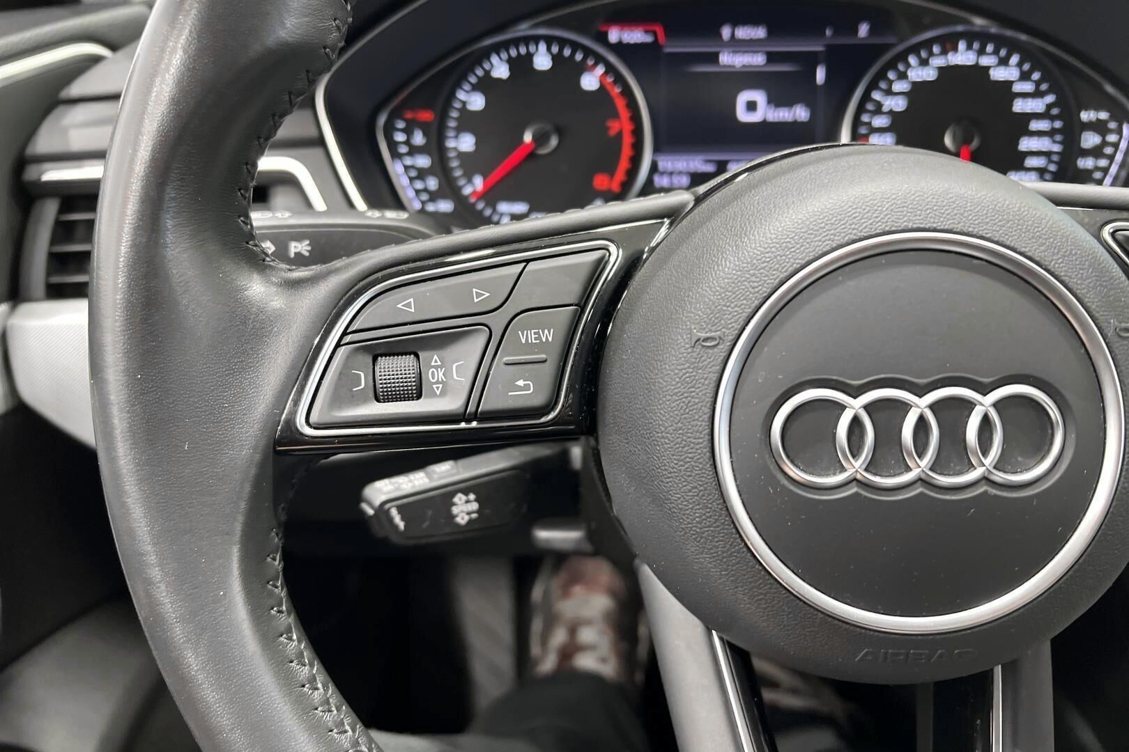 Audi A4 iso kuva 29