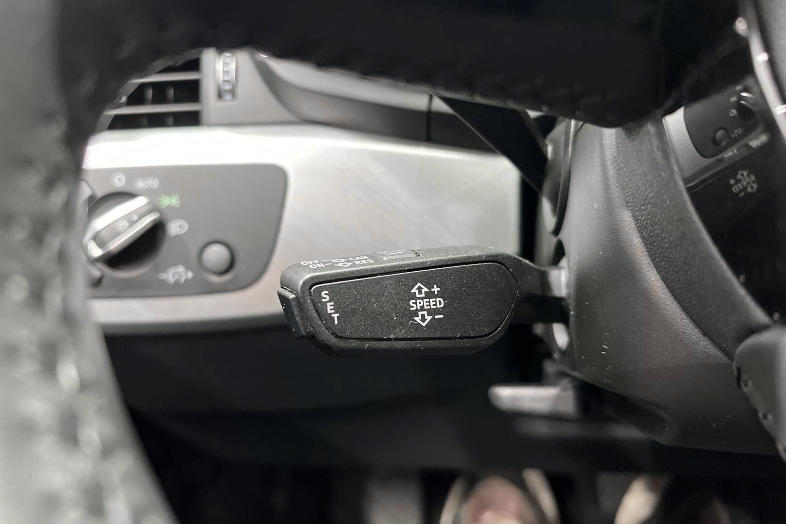 Audi A4 iso kuva 30