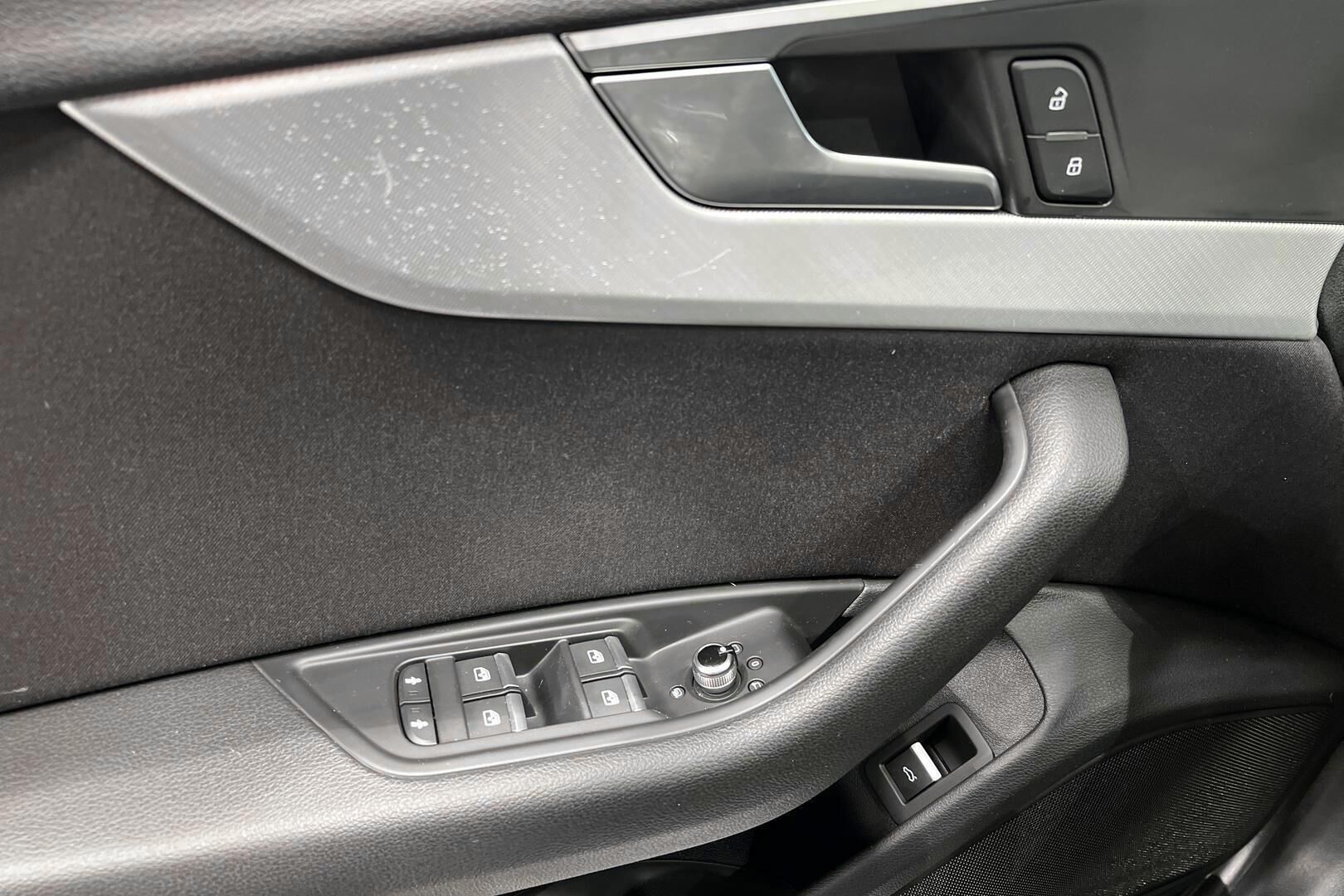 Audi A4 iso kuva 32