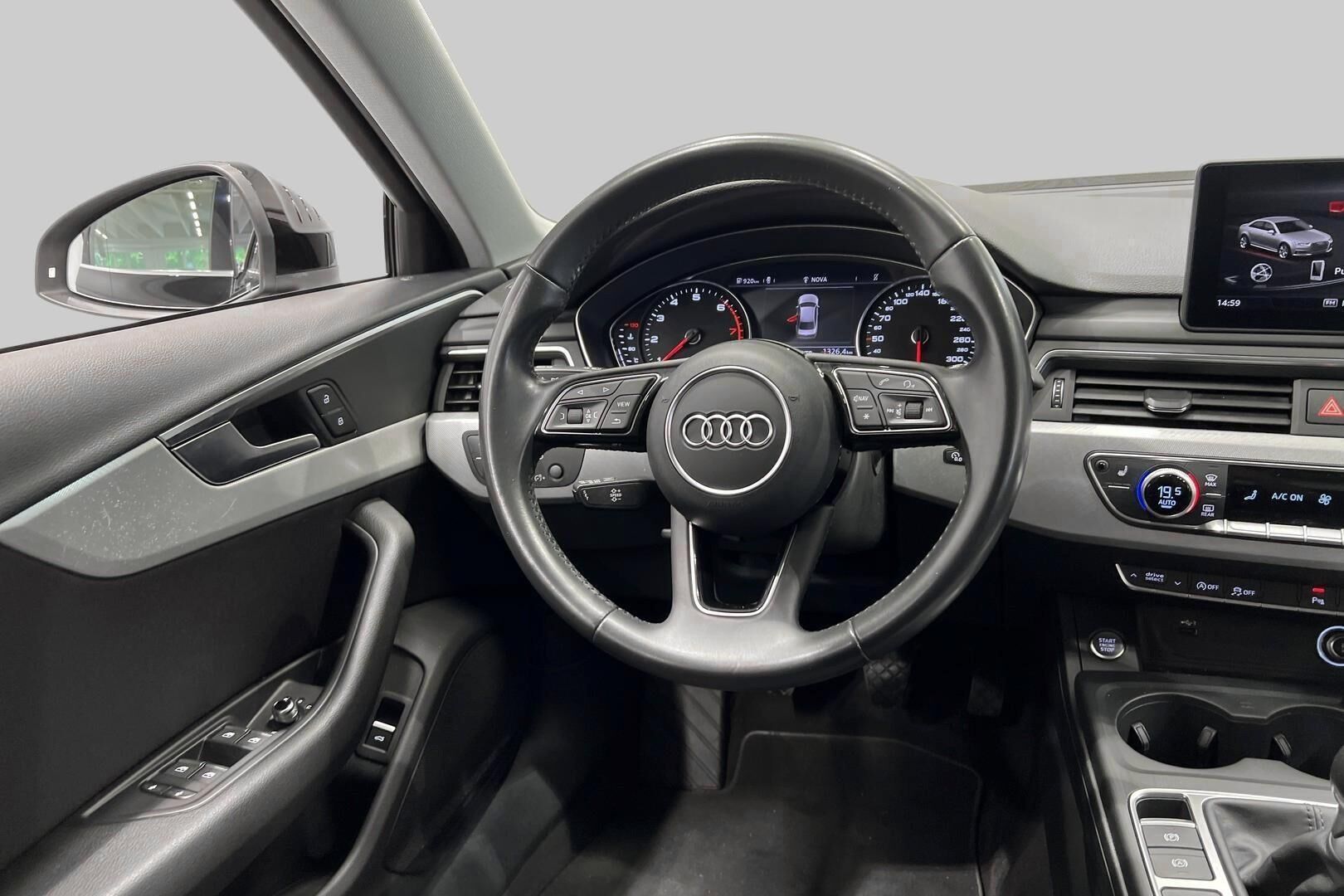 Audi A4 iso kuva 34