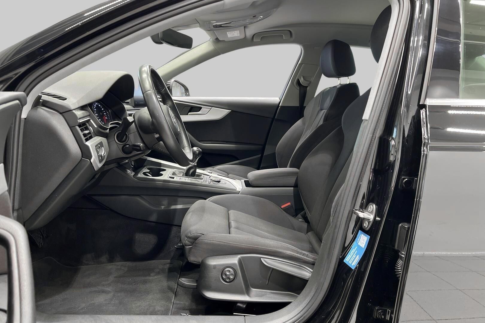 Audi A4 iso kuva 9