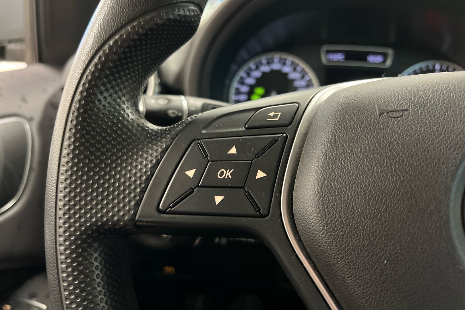 Mercedes-Benz B iso kuva 16