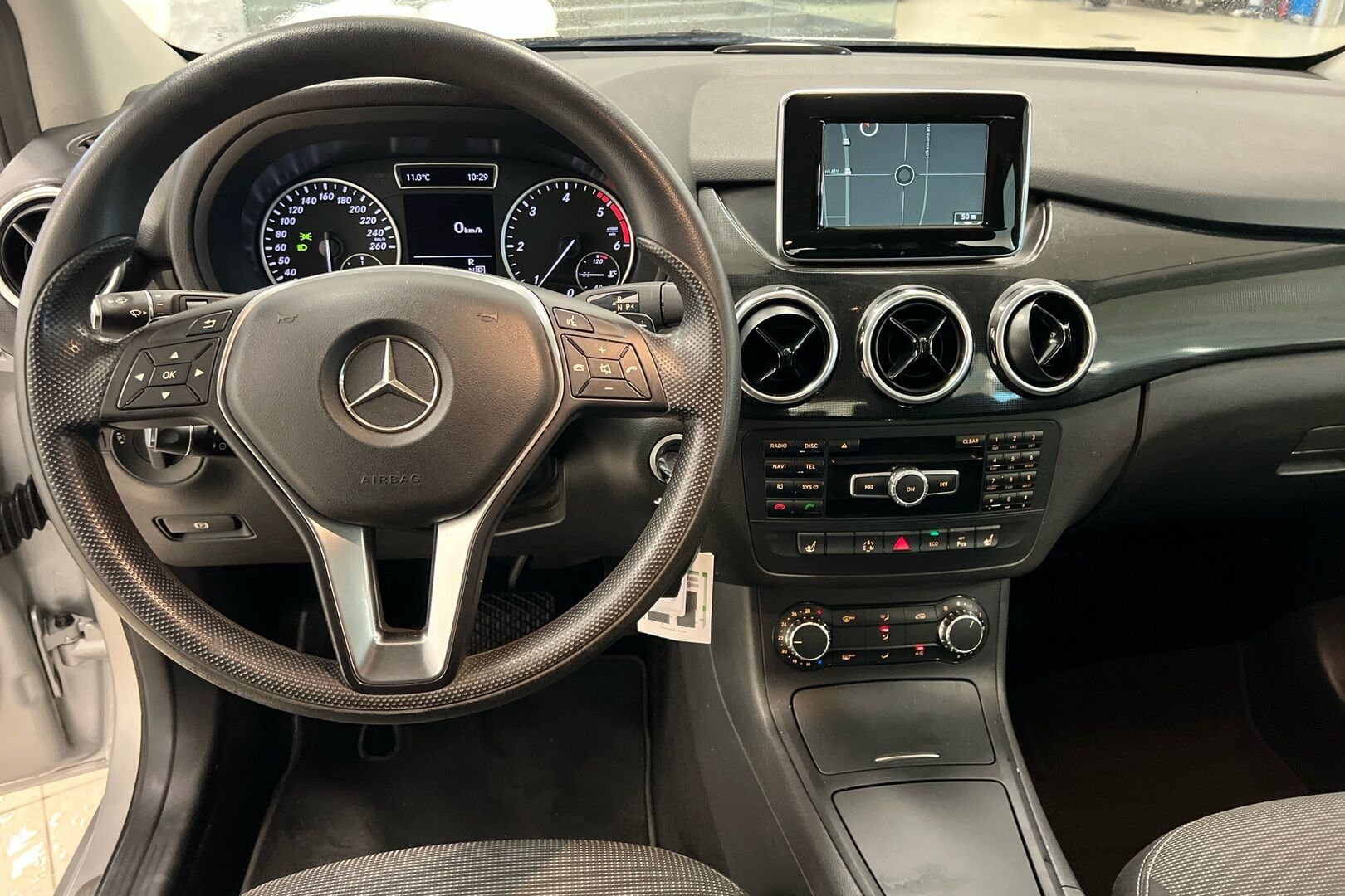 Mercedes-Benz B iso kuva 20