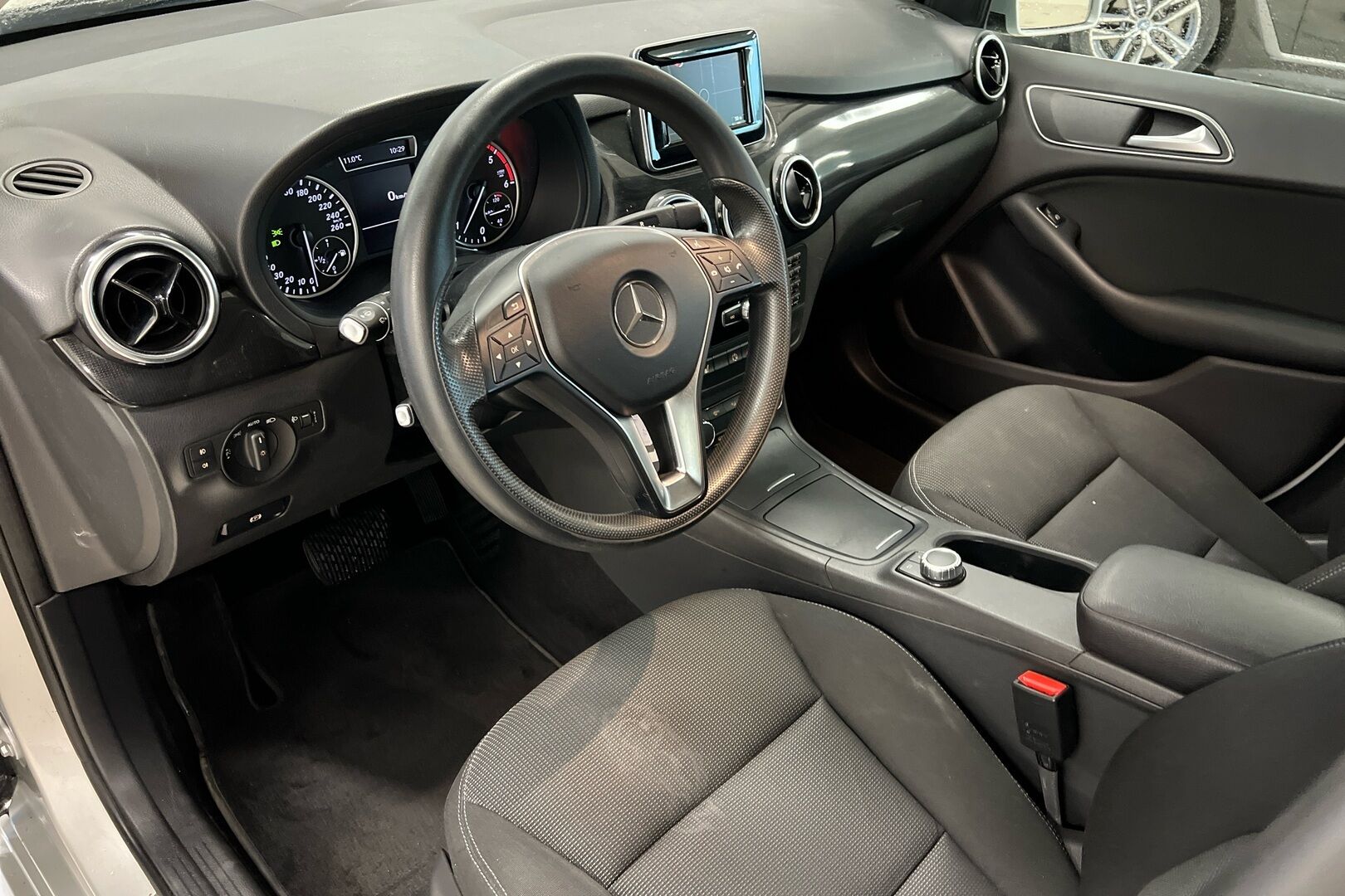 Mercedes-Benz B iso kuva 6