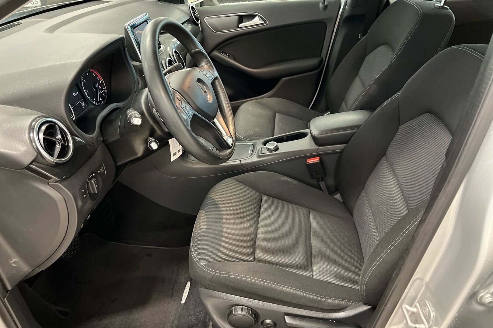 Mercedes-Benz B iso kuva 7