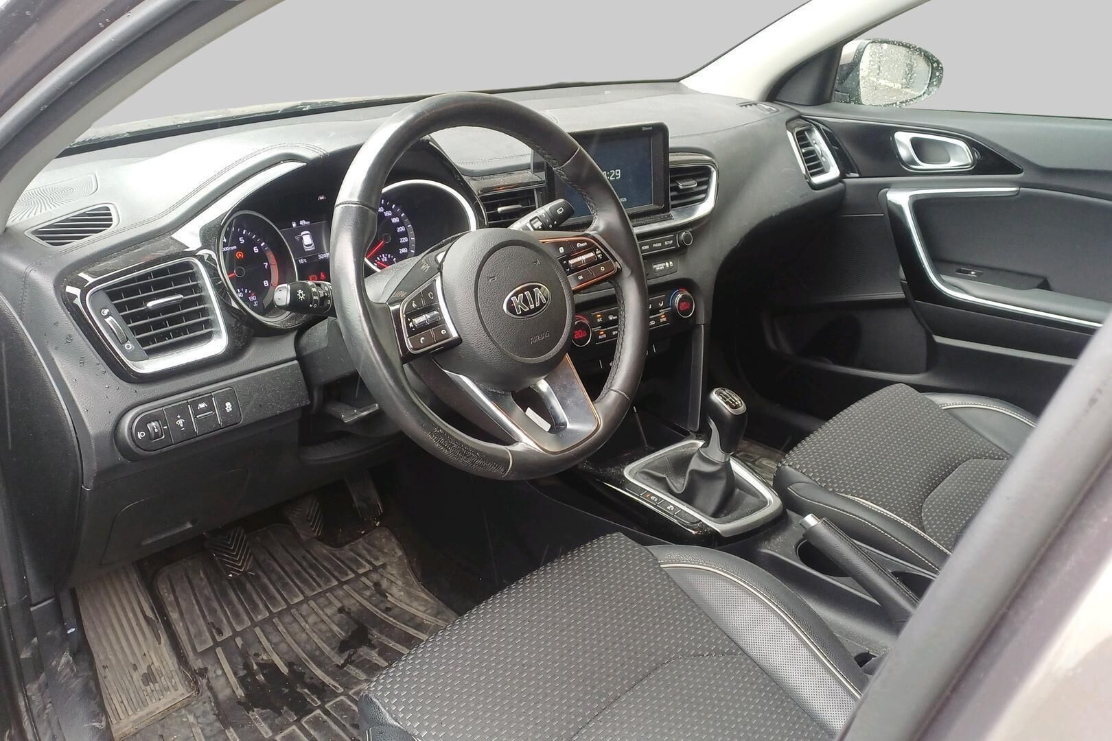 Kia Ceed iso kuva 1