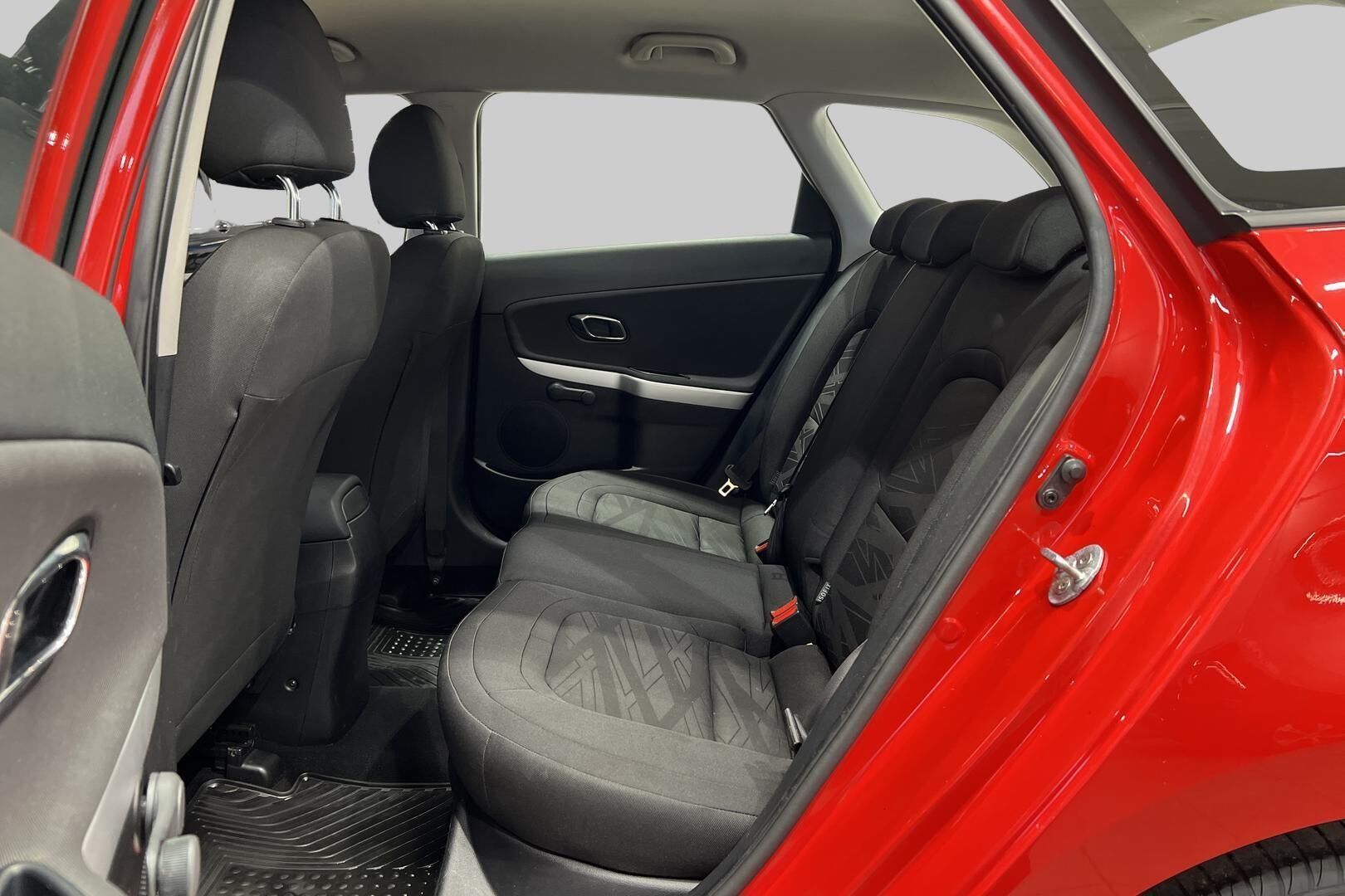Kia cee'd iso kuva 10