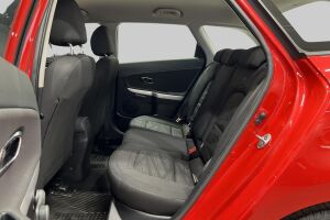 Kia cee'd esikatselu 10