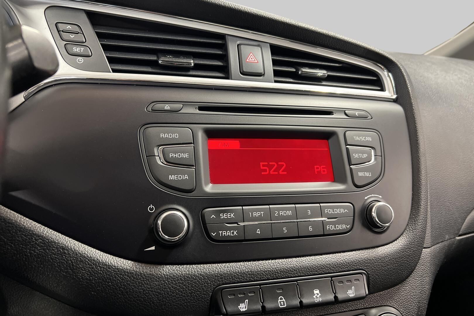 Kia cee'd iso kuva 15