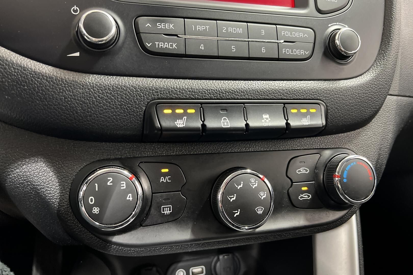 Kia cee'd iso kuva 16