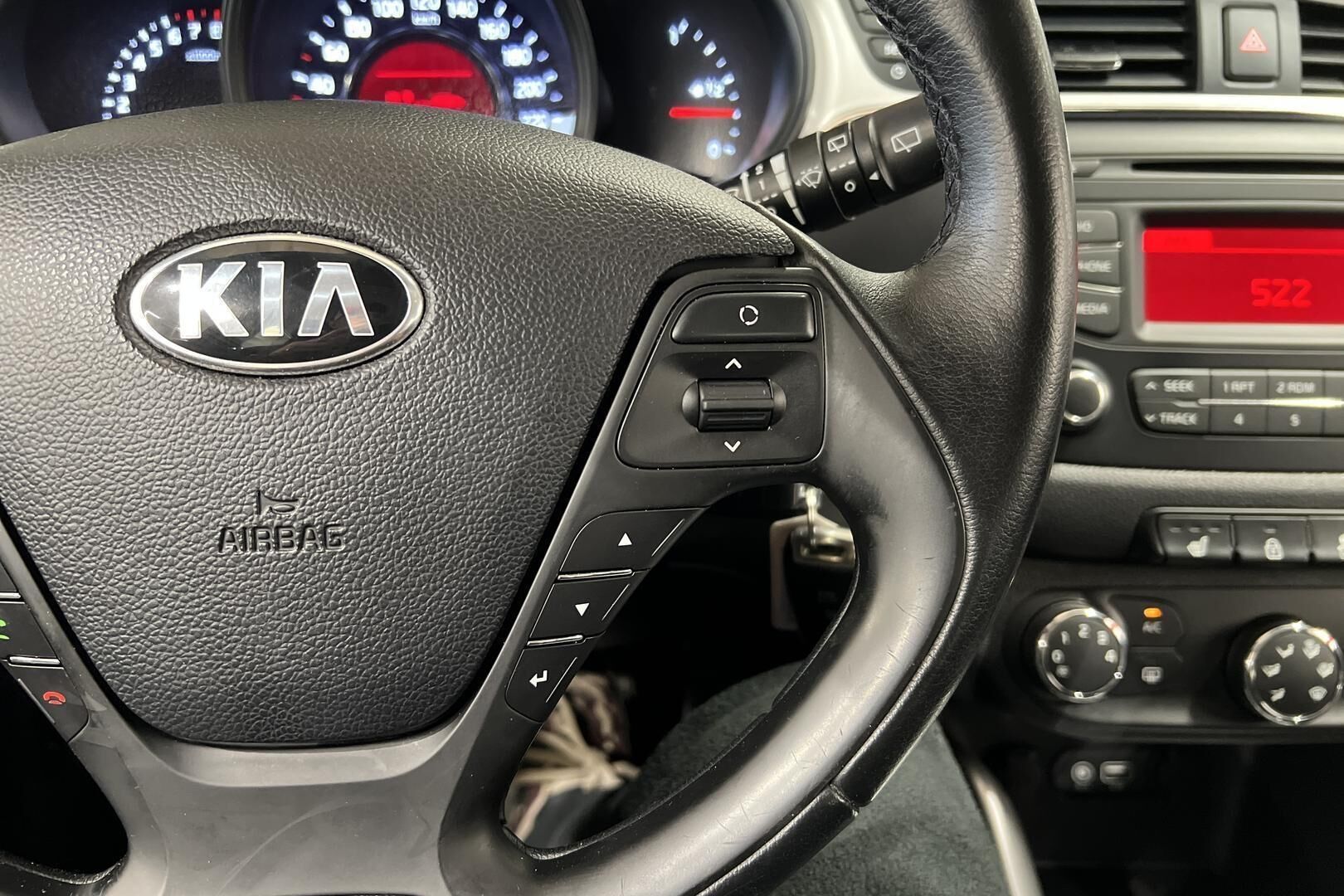 Kia cee'd iso kuva 19