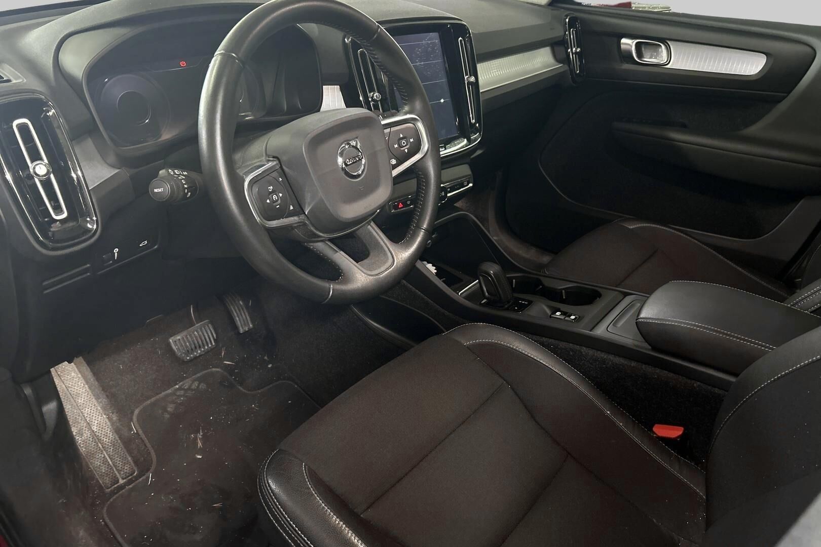 Volvo XC40 iso kuva 2