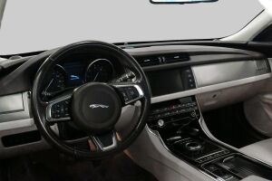 Jaguar XF esikatselu 2