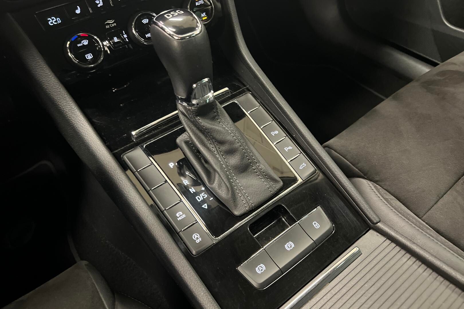 Skoda Superb iso kuva 15