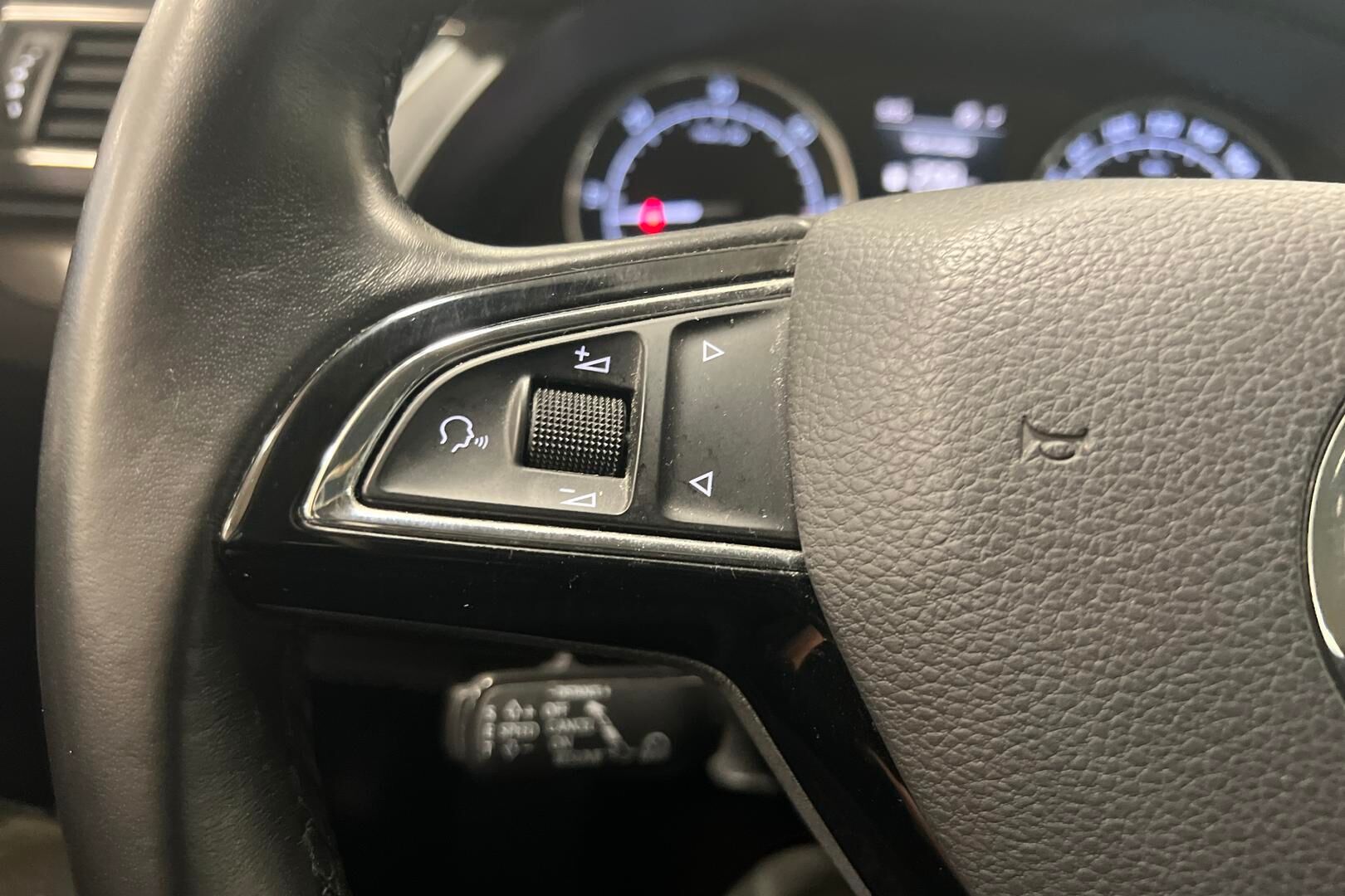 Skoda Superb iso kuva 17