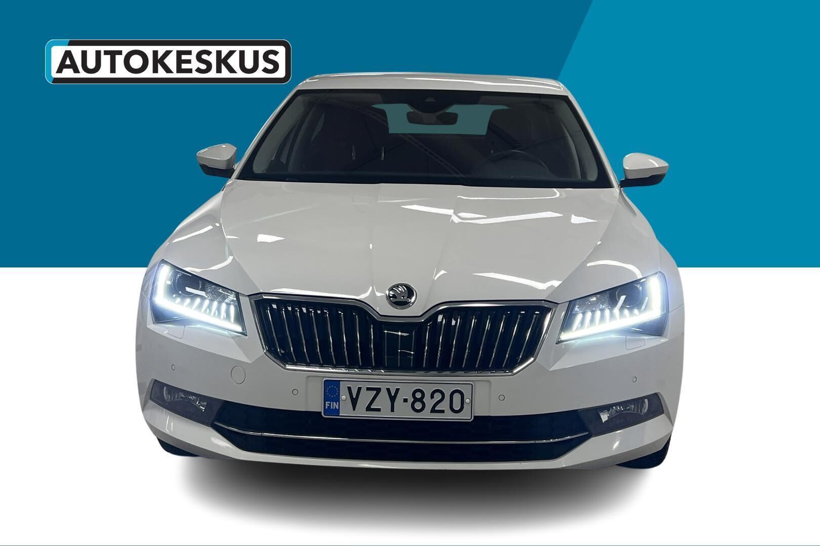 Skoda Superb iso kuva 2