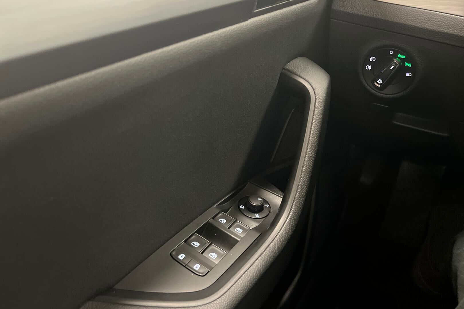 Skoda Superb iso kuva 22