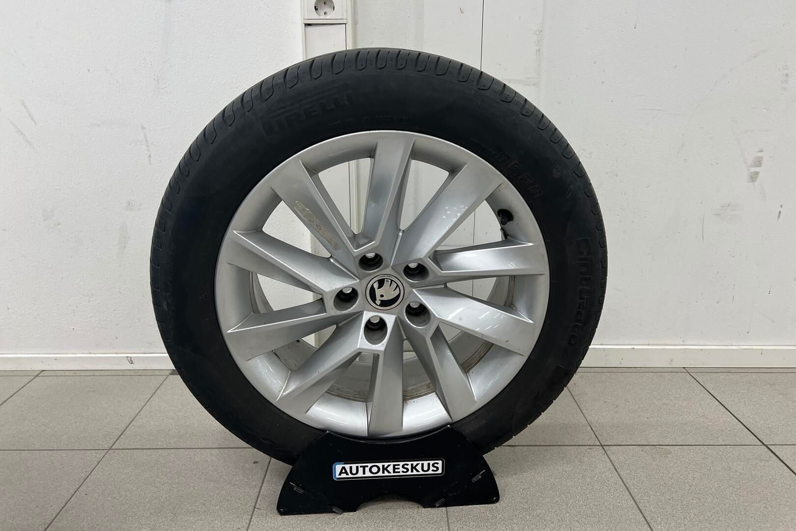 Skoda Superb iso kuva 23