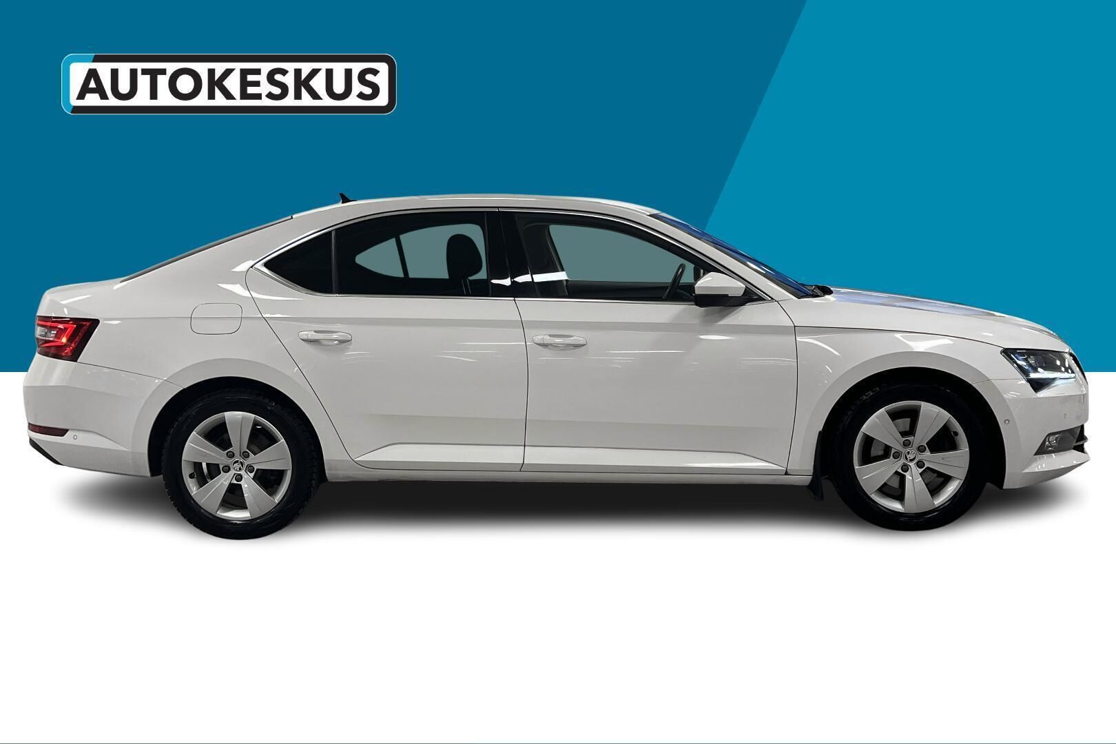 Skoda Superb iso kuva 4