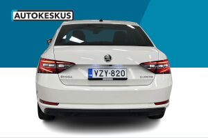 Skoda Superb esikatselu 6