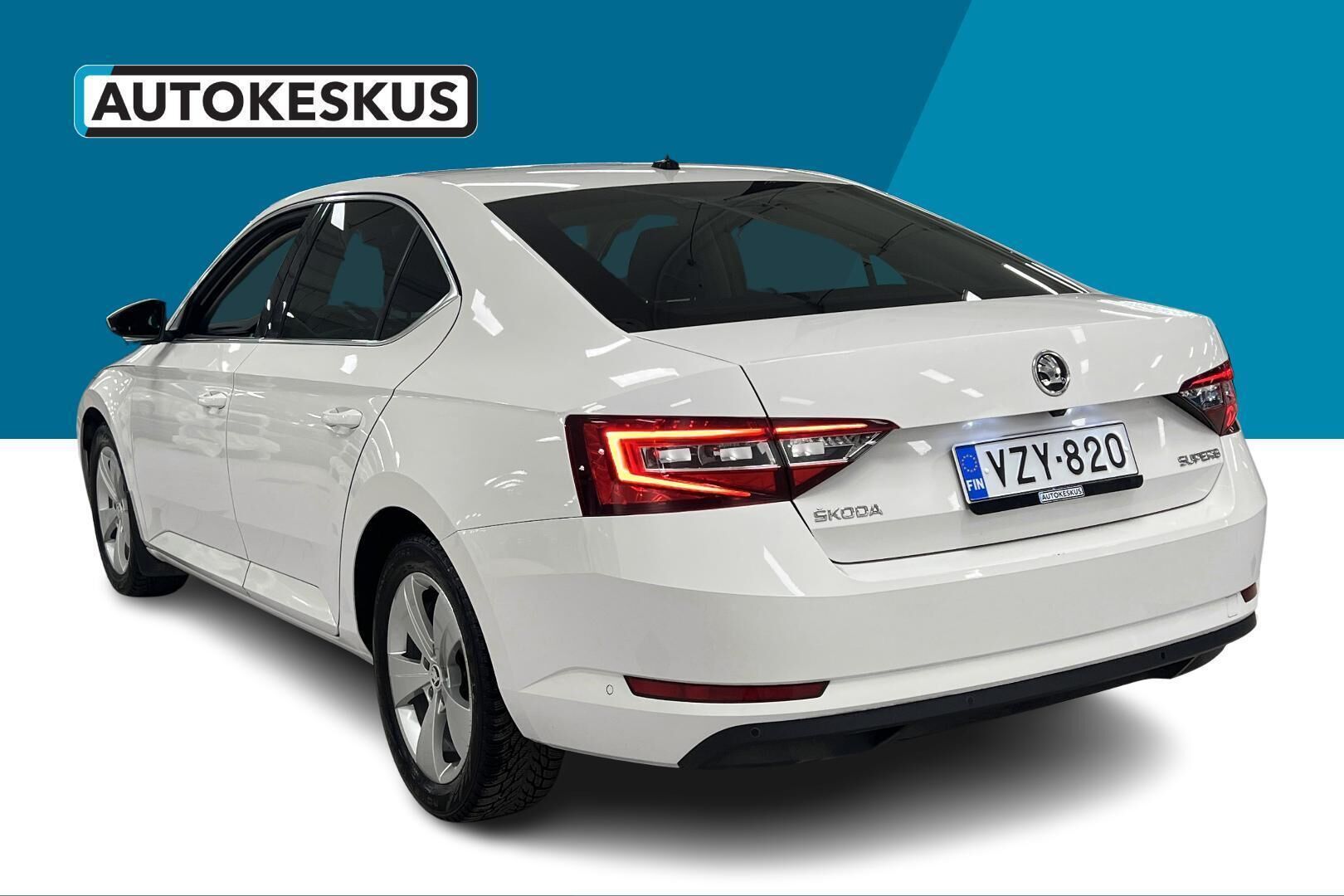 Skoda Superb iso kuva 7