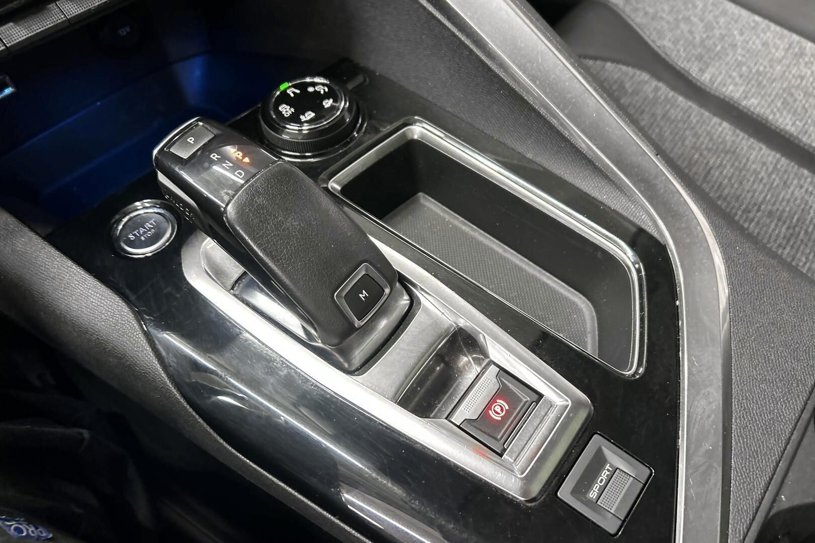 Peugeot 5008 iso kuva 14