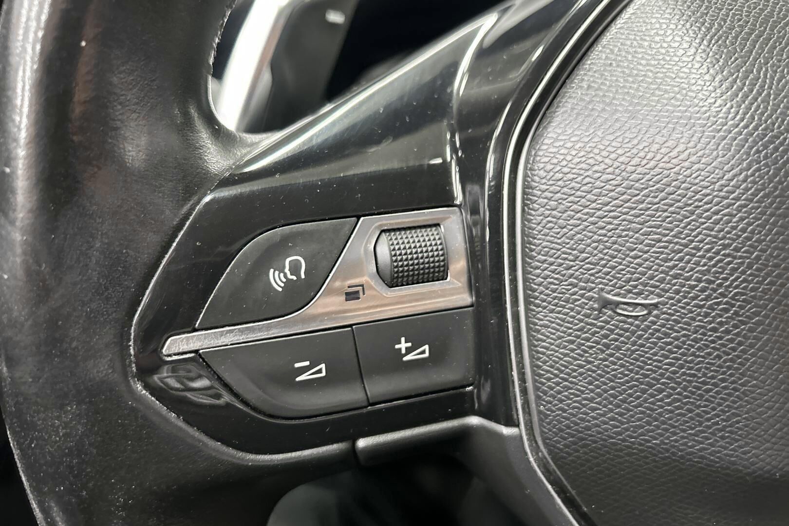 Peugeot 5008 iso kuva 16