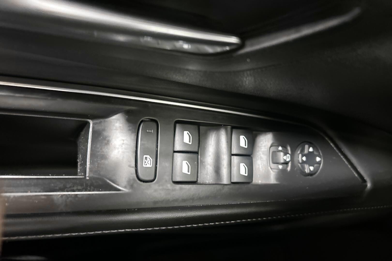 Peugeot 5008 iso kuva 17