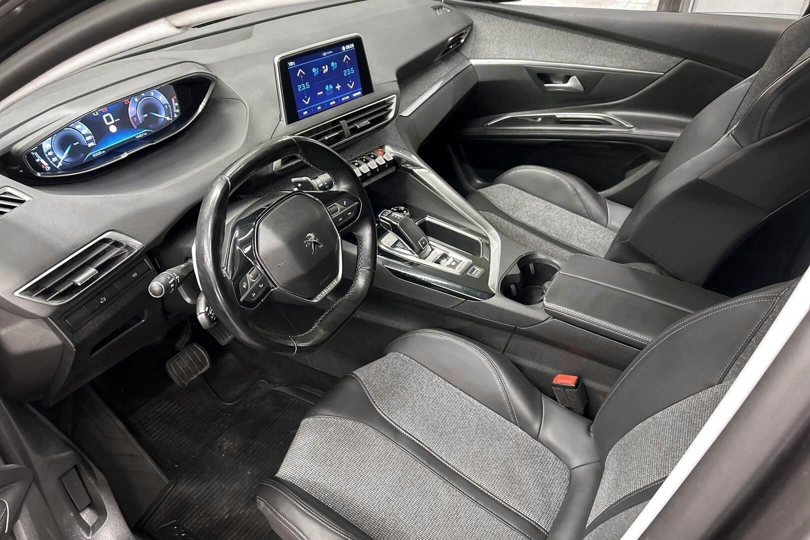 Peugeot 5008 iso kuva 7