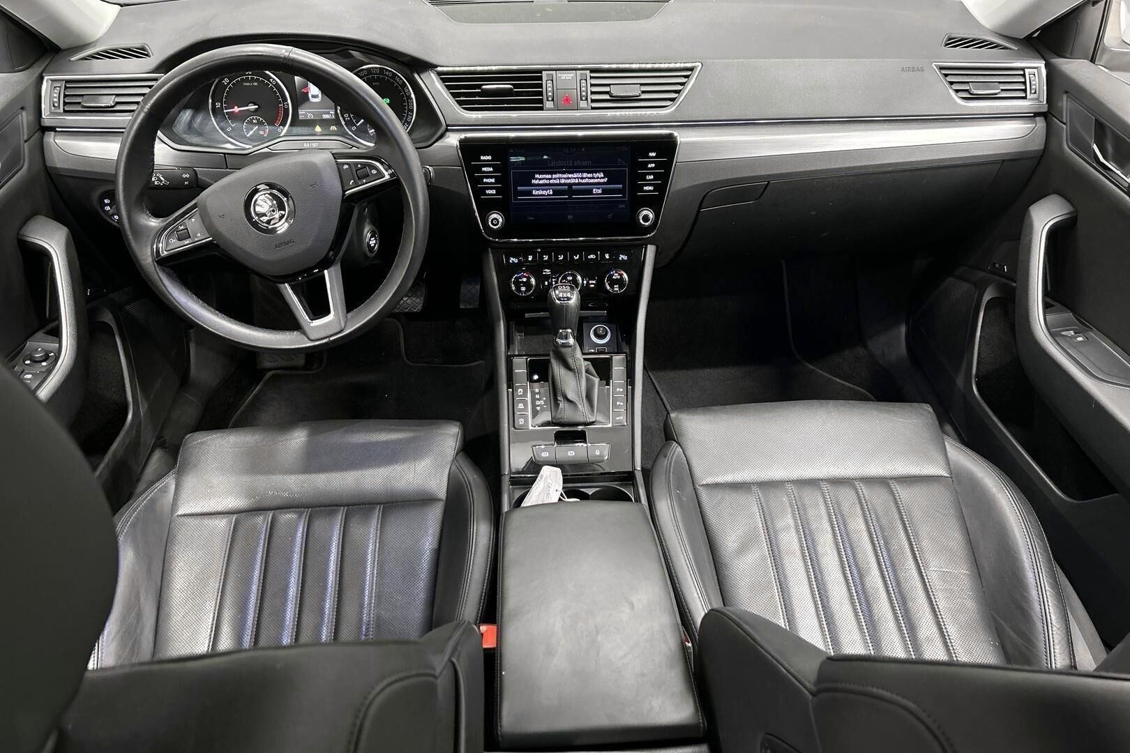 Skoda Superb iso kuva 11