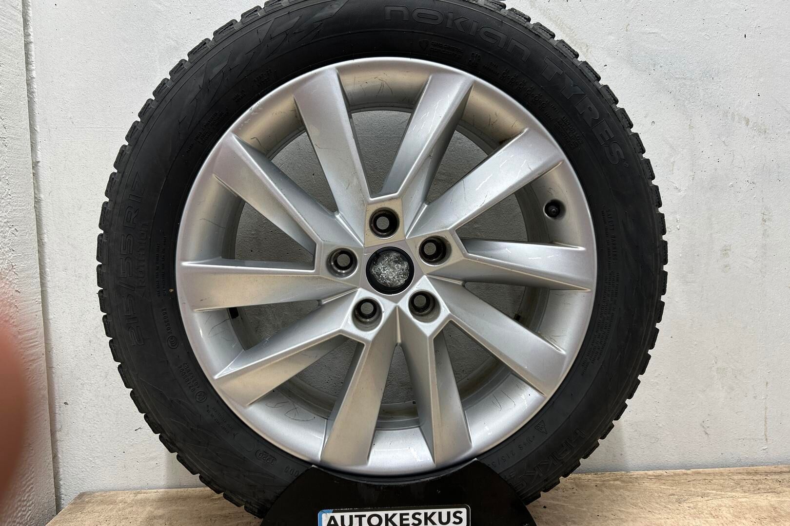 Skoda Superb iso kuva 13