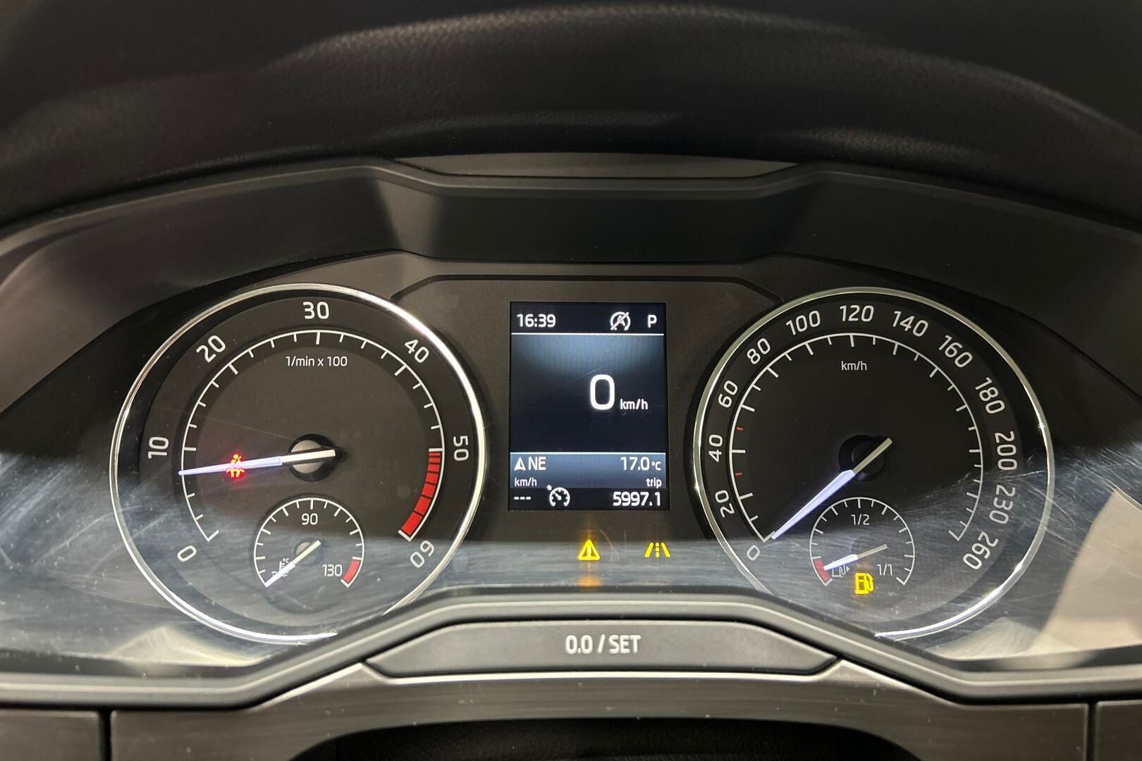 Skoda Superb iso kuva 14