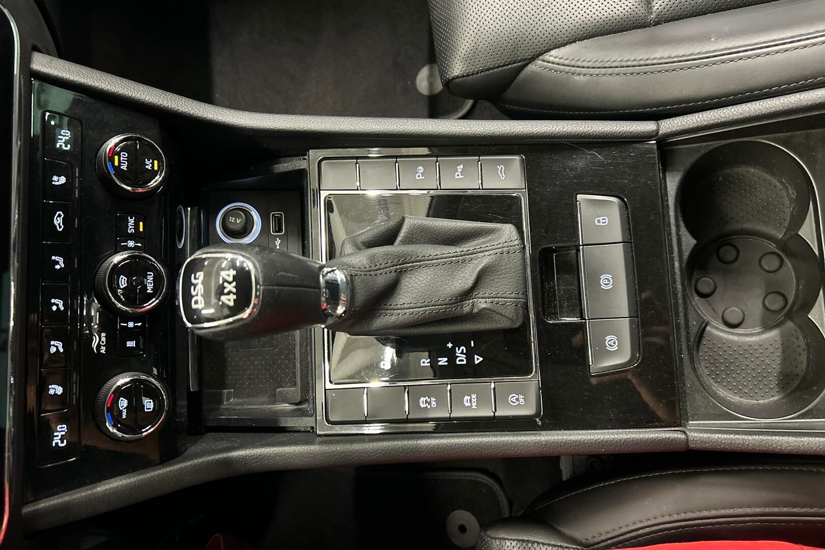 Skoda Superb iso kuva 17