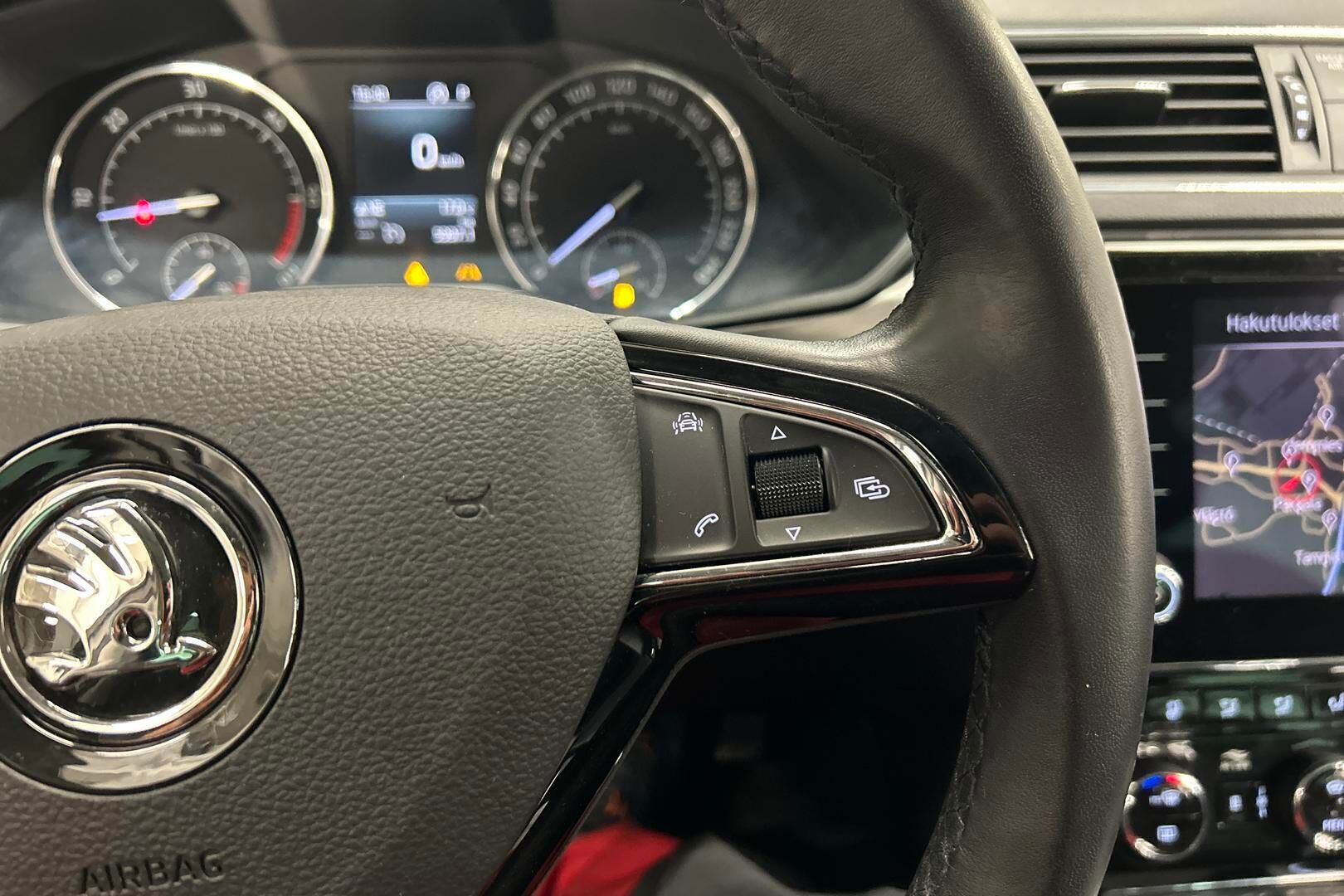 Skoda Superb iso kuva 18