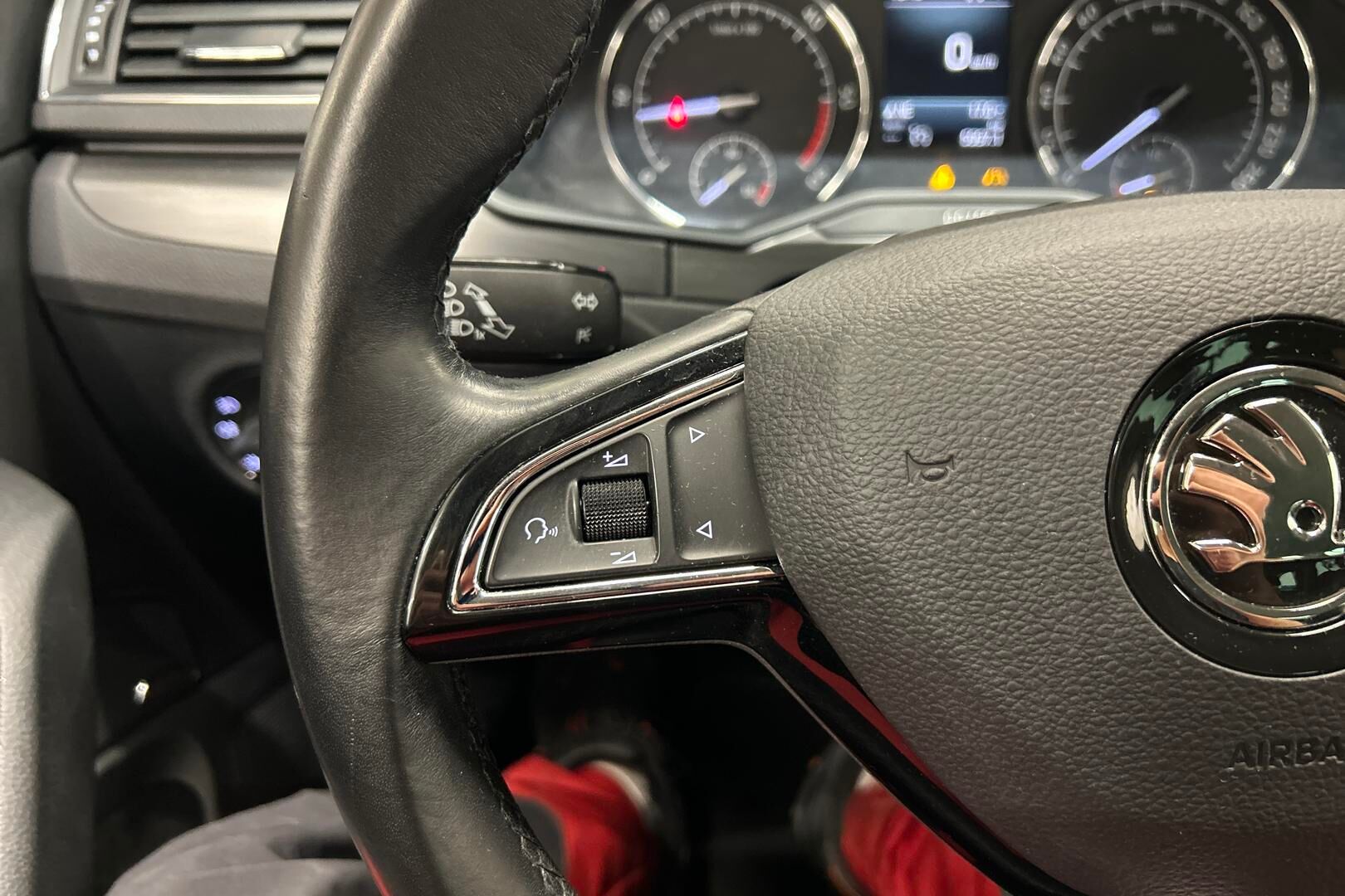 Skoda Superb iso kuva 19