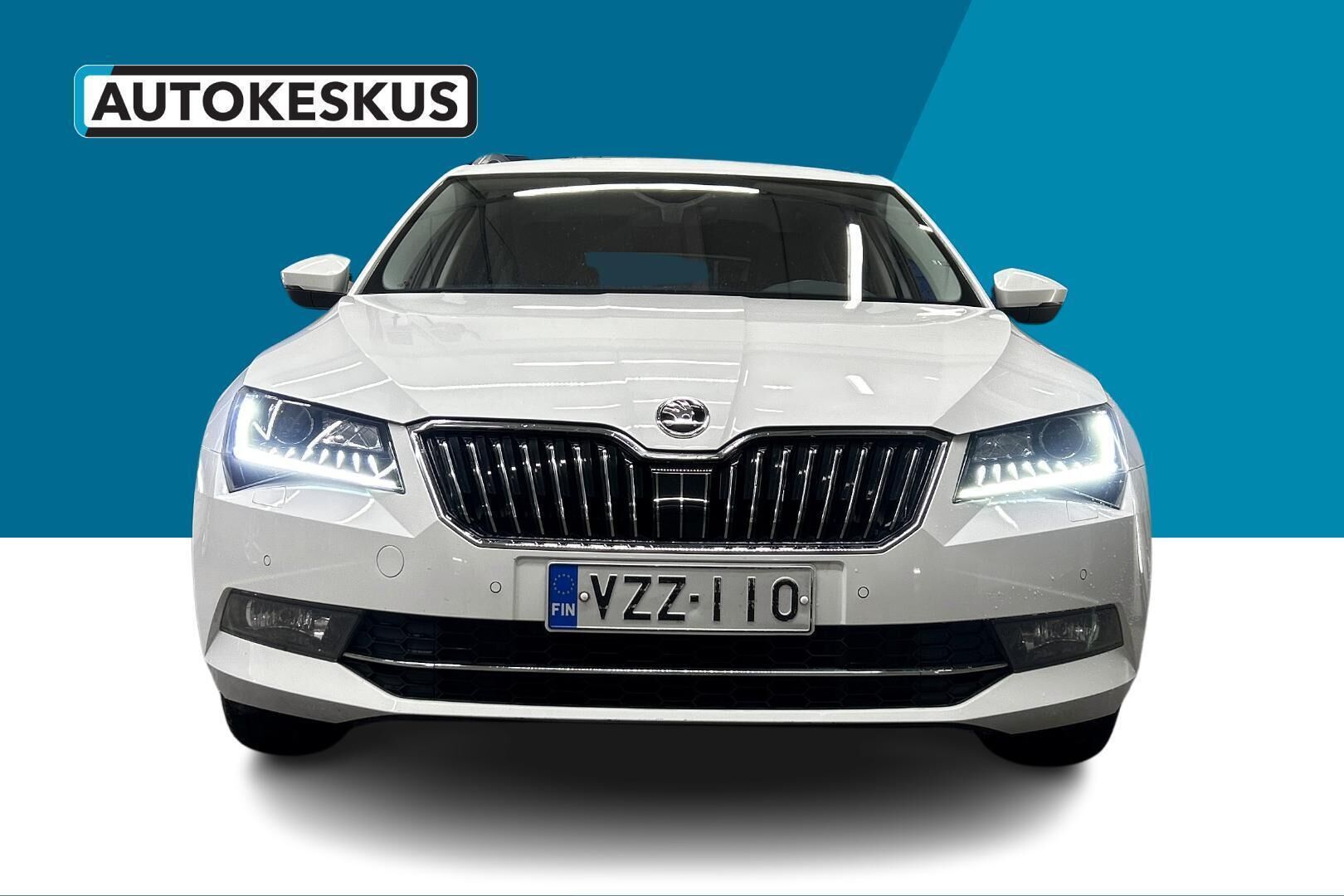 Skoda Superb iso kuva 2